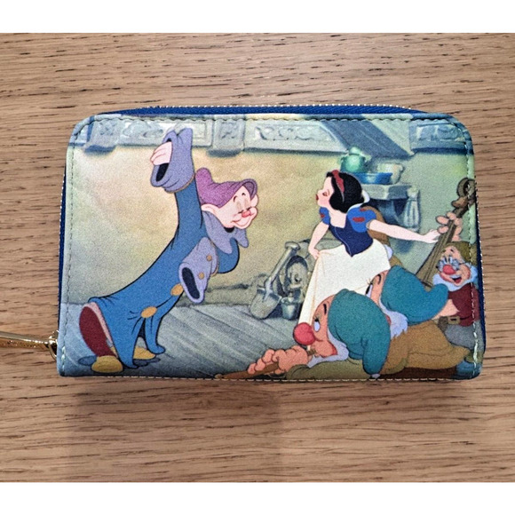 Loungefly Disney Snow White Scenes Zip Around Wallet Never Used Licensed Dwarves - Picture 4 of 5